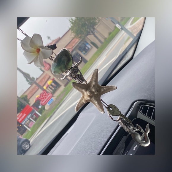 Sale 🦋 Whimsical Pink Quartz Butterfly pendant/ keychain/ car mirror charm - Picture 6 of 7